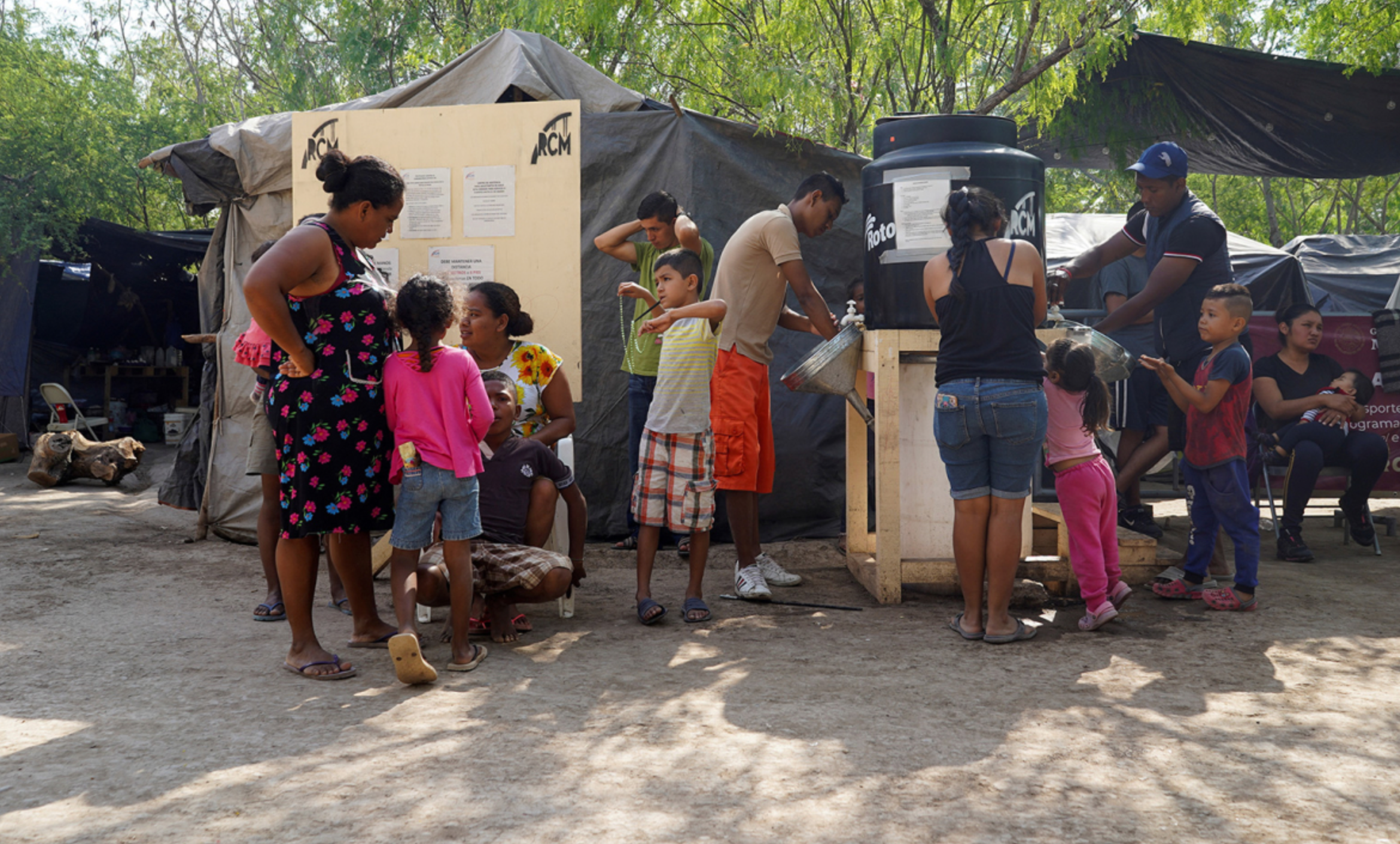 Crearán 25 campos para migrantes en el norte